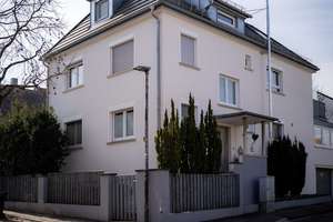 Stadtvilla mit Charme & Rendite – vielseitig nutzbares Wohn- und Geschäftshaus in ruhiger Ecklage – Die vollständige Adresse der Immobilie erhältst du vom Anbieter., 74348 Lauffen am Neckar – Vorschaubild 2