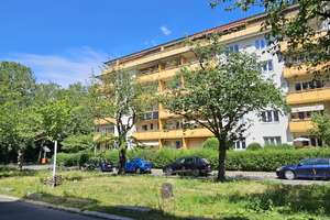 Provisionsfrei ! 2,5 Zimmer ETW in Schöneberger Top - Lage mit zwei Balkonen und Fahrstuhl !