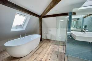 Wohnen über den Dächern von West – Maisonette mit Wellness & Weitblick