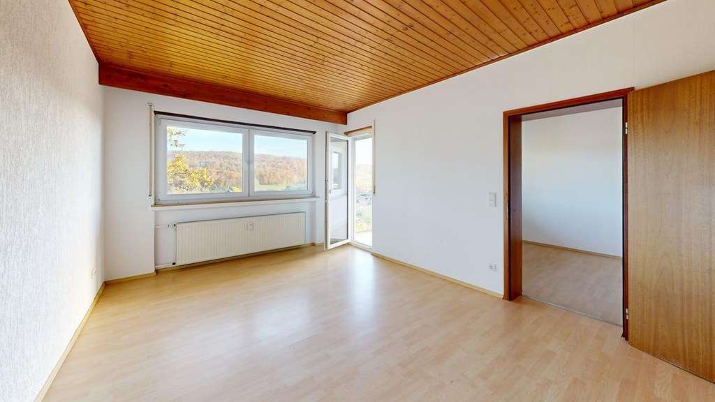 Immobilie in Ortenberg - Gepflegtes Mehrfamilienhaus mit 4 Einheiten, 341 m² Wohnfläche, modernisiert in ruhiger Lage - Bild 2