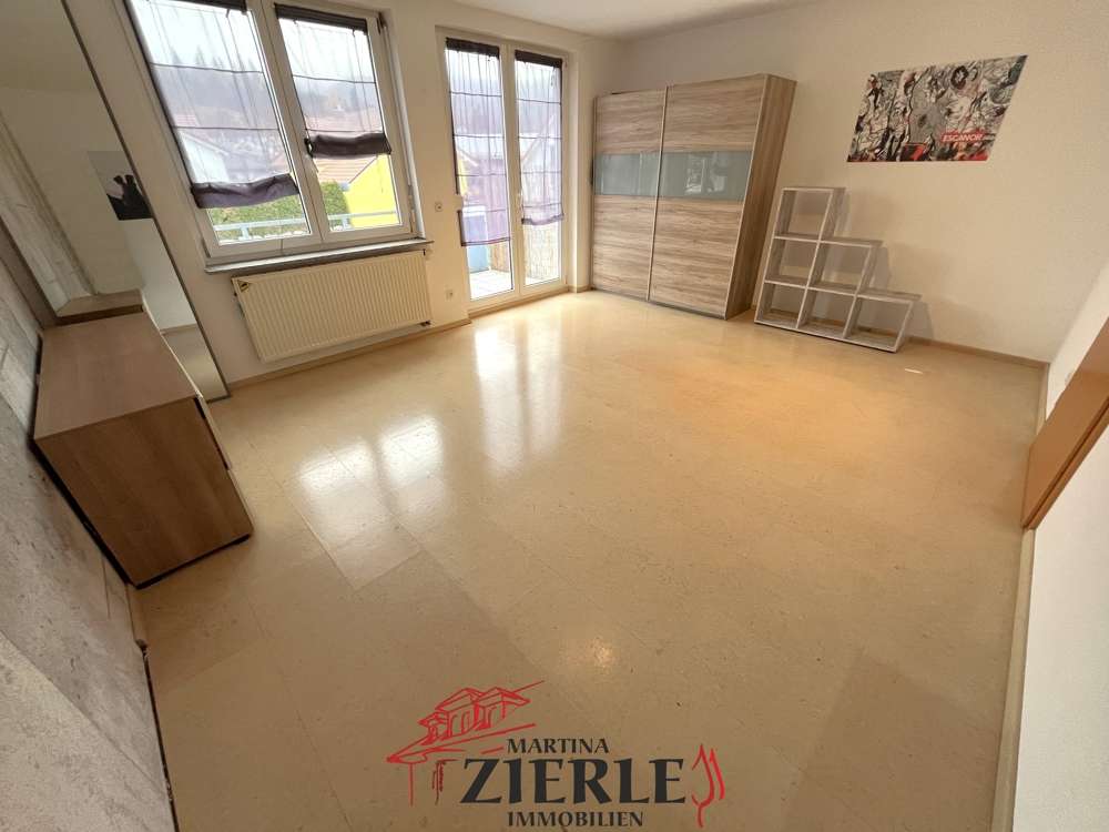 Immobilie in Gingen an der Fils - Raumwunder! Gepflegte Doppelhaushälfte mit großer Terrasse, Balkon, Keller, Hobbyraum u. Einbauküche - Bild 1