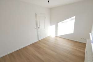 Sonnige 3-Zi. Oase mit Terrasse & XL-Garten am Zylinderviertel (Nähe UKE) – Neuwertiger Zweitbezug! – Henning-Wulf-Weg 14a, 22529 Lokstedt, Hamburg – Vorschaubild 7