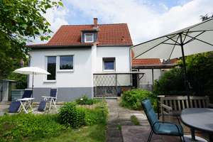 Einfamilienhaus mit wunderschönem Garten und Baugrundstück im romantischen Klosterviertel – Die vollständige Adresse der Immobilie erhältst du vom Anbieter., 38108 Volkmarode, Braunschweig – Vorschaubild 2