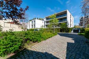 luxuriös ausgestattete 4-Zi.-Wohnung mit riesiger Westloggia und Blick ins Grüne