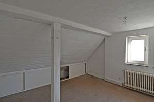 Mach mich wieder schön :) Sanierungsbedürftige DHH mit Garten & Garage in Frillendorf – Die vollständige Adresse der Immobilie erhältst du vom Anbieter., 45139 Frillendorf, Essen – Vorschaubild 12