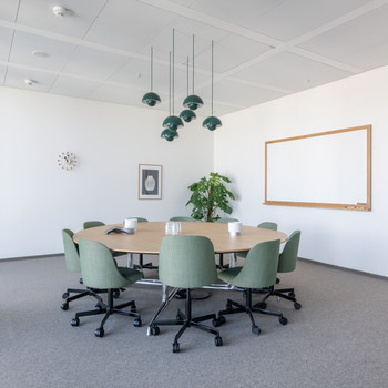 Durchgehender Zugang zu Großraumbüros für 10 Personen in Spaces Tower One