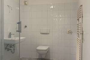 Großzügige, bezugsfreie 3-Zimmer-Maisonette-Dachgeschosswohnung mit Flair im charmanten Altbau! – Kurfürstenstraße 55, 12105 Mariendorf, Berlin – Vorschaubild 9