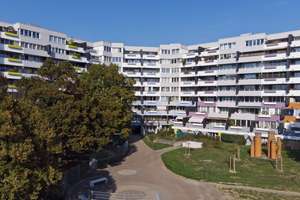 Helle uns großzügige 2 Zimmer Wohnung mit Balkon