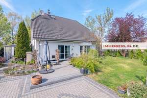 IMMOBERLIN.DE - Stilvolles Einfamilienhaus mit Südterrasse & Gartenidylle nahe dem Falkenhagener See – Die vollständige Adresse der Immobilie erhältst du vom Anbieter., 14612 Falkensee – Vorschaubild 2
