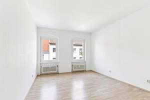 Helle 2-Zimmer-Wohnung mit großzügigem Grundriss & Gestaltungspotenzial
