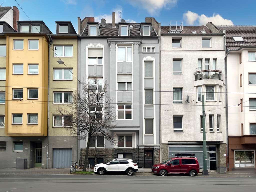 Immobilie in Düsseldorf - Flingern-Süd: Repräsentatives Mehrfamilienhaus mit Entwicklungspotenzial in zentraler Lage - Bild 1