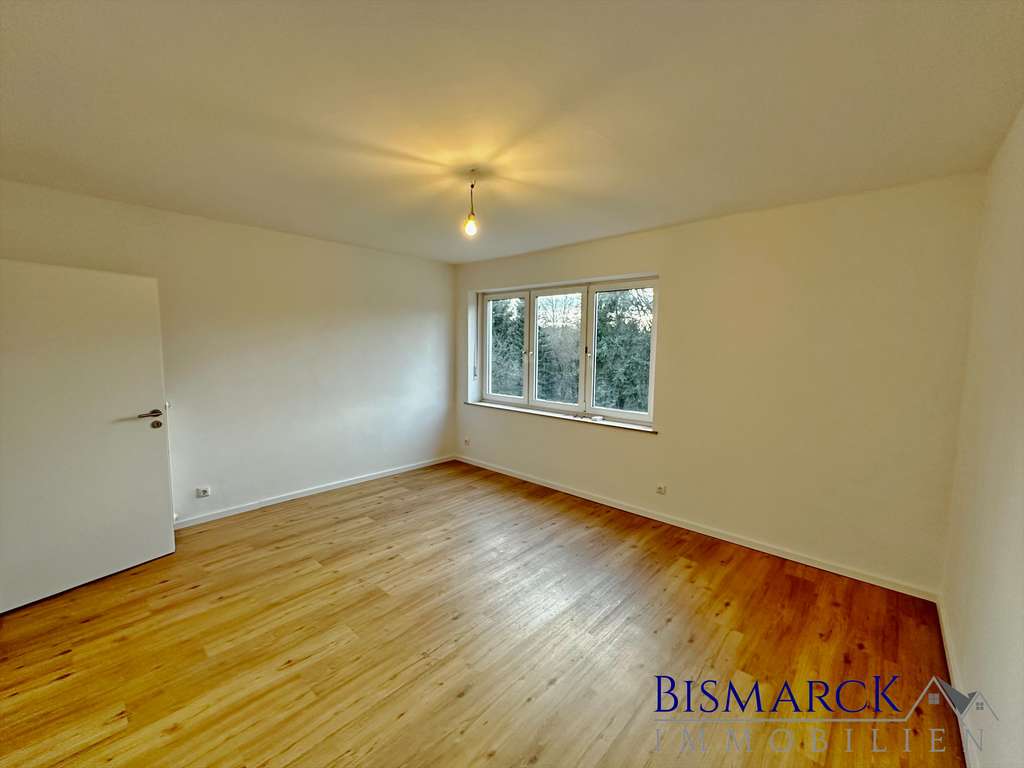 Immobilie in Neufahrn in Niederbayern - Attraktives Mehrfamilienhaus mit großem Baugrundstück - Bild 2