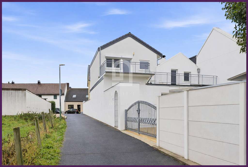 Immobilie in Elsdorf - Wohnen & Vermieten – besonderes Ensemble mit Garten, Garage & Perspektive - Bild 0