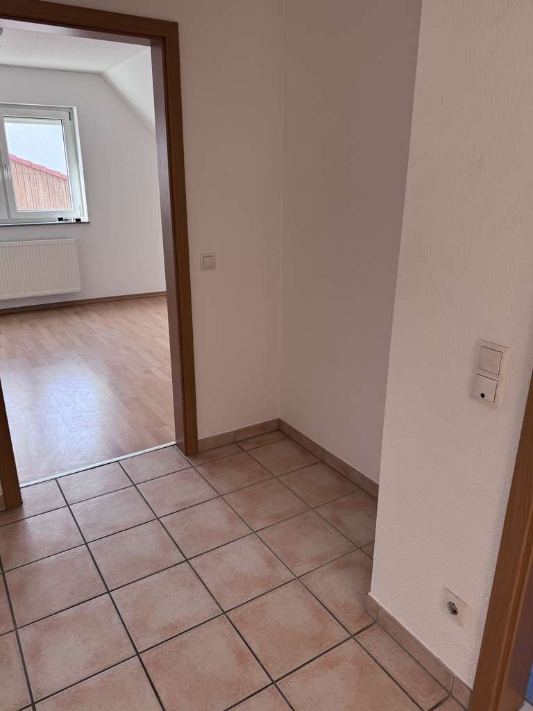 Immobilie in Harthausen - schöne Dachgeschoß-Wohnung mit Balkon und Garage SüdWestLage - Bild 2