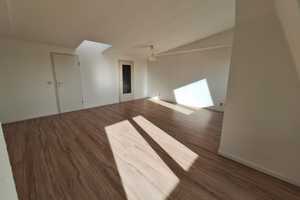 Über den Dächern der Stadt - Tolle Dachgeschosswohnung mit EBK! – Ackerstraße 18A, 39112 Magdeburg – Vorschaubild 2