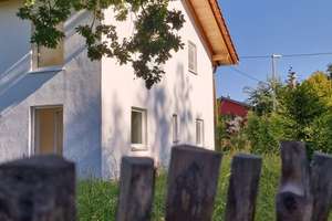 Neuwert. großzüg. Einfamilienhaus mit sep. Büro/Praxis/ELW, ruhige Lage bei Landsberg/L - prov.frei! – Am Lech 1  1/2, 86944 Unterdießen – Vorschaubild 1