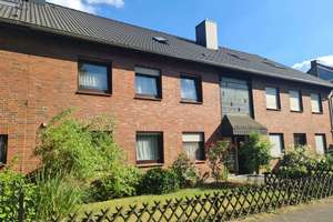 Kleine, freie, feine Dachgeschosswohnung in gepflegtem Mehrfamilienhaus