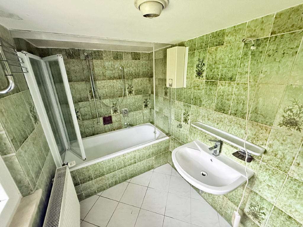 Immobilie in Waldbröl - Charmante Fachwerk-Doppelhaushälfte mit großem Grundstück und Garage - Bild 2