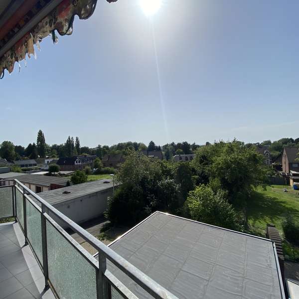 *** frisch renovierte 3-Zimmer-Wohnung - Echtholzparkett - Süd/West Balkon - Naturgarten ***
