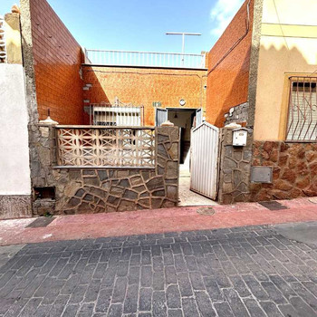 Haus mit Innenhof zur Renovierung nach Ihren Wünschen in Los Molinos. Almería