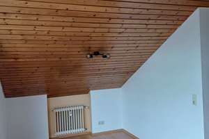 Charmante 3-Zimmer Dachgeschosswohnung mit Balkon in Stuttgart-Feuerbach – Fichtelbergstraße 40, 70469 Lemberg/Föhrich, Stuttgart – Vorschaubild 3