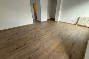 Aufzug - Südbalkon - modernes Laminat - EBK - Tiefgaragenstellplatz!! – Fichtestraße 53, 9126 Chemnitz – Vorschaubild 9