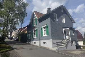 JA, zum gepflegten Zweifamilienhaus mit großem Garten und Stellplätzen in Wuppertal-Beyenburg