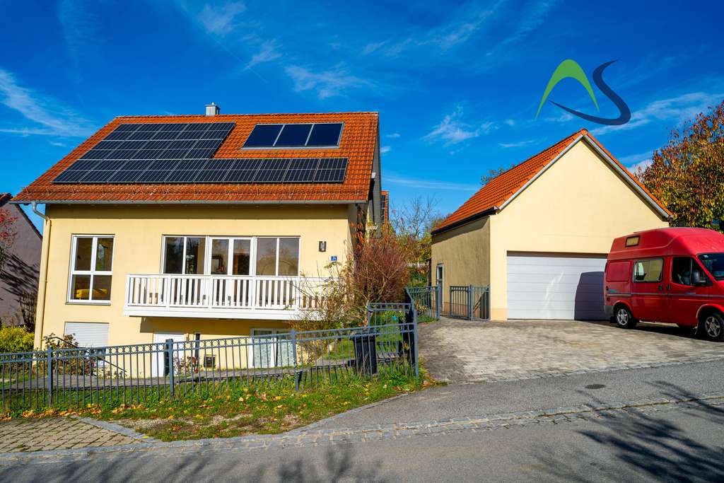 Immobilie in Hemau - Hausgefühl inklusive: Stilvolle Eigentumswohnung auf zwei großzügigen Etagen - Bild 1