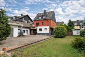 Großes Anwesen mit ca. 460 m² Wohn-/Nutzfläche und knapp 1.000 m² Grundst