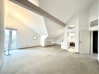 Solide 1 Zimmer Wohnung mit Balkon und Einbauküche