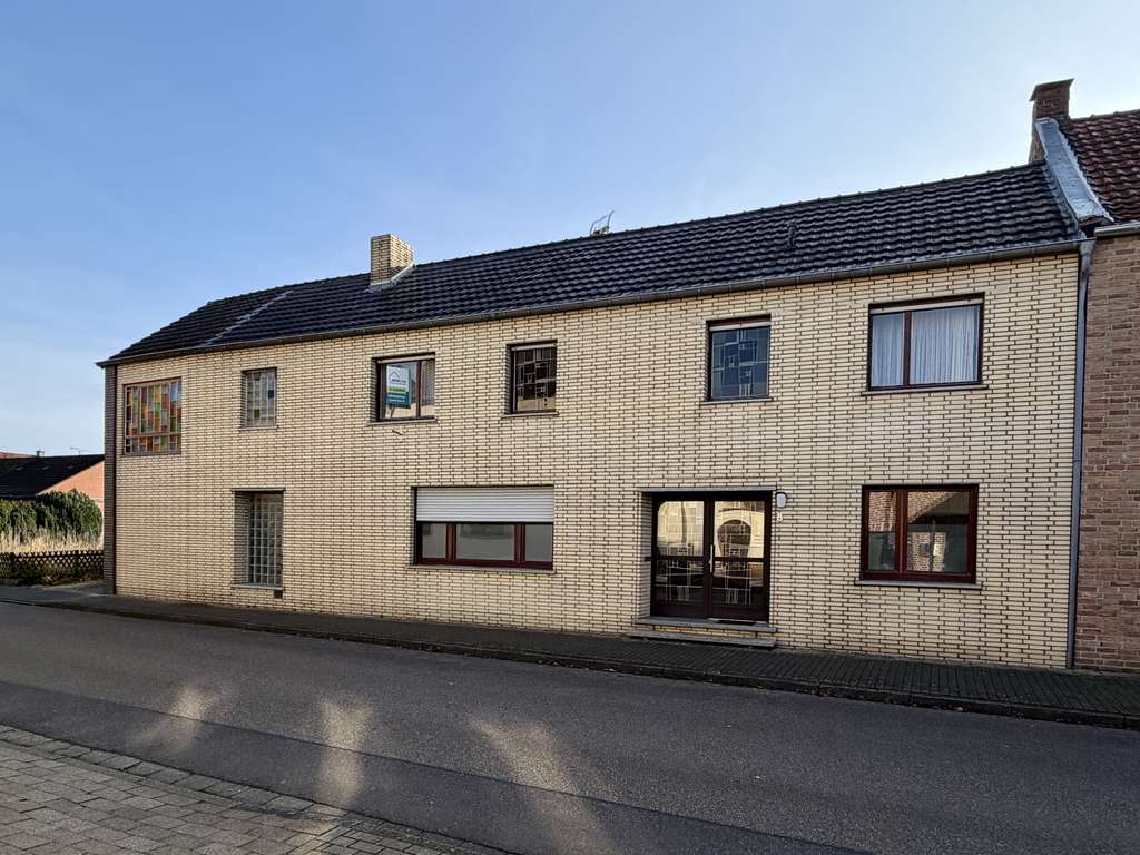 Immobilie in Heinsberg - Heinsberg-Oberbruch: Großes Wohnhaus mit Scheune und viel Potenzial! - Bild 0