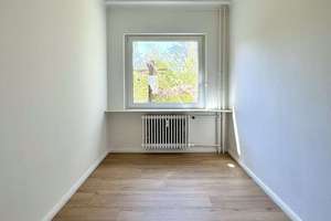 Gartenparadies mit Terrasse, eigenem Grün und TG-Stellplatz: Stilvolle 3-Zimmer-Wohnung – Die vollständige Adresse der Immobilie erhältst du vom Anbieter., 14089 Kladow, Berlin – Vorschaubild 5