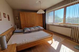 Wohnen wie im Park!
Tolles Landhaus
+ 4 Nebengebäude
+ PV-Anlage u. Fernwärme
+ Bezugsfrei in Kü – Die vollständige Adresse der Immobilie erhältst du vom Anbieter., 95473 Creußen – Vorschaubild 24