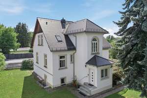 Liebevoll saniertes Gründerzeithaus mit großem Naturgrundstück in Dresden-Bühlau!