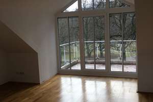 Lichtdurchflutete 3-Zi. Dachgeschoss-Wohnung mit Balkon in schöner Lage über dem Herzogpark – Wahnfriedallee 1a, 81925 Herzogpark, München – Vorschaubild 4