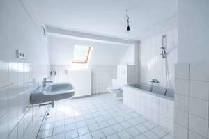 3-Zimmer Dachgeschosswohnung in Charlottenburg bezugsfrei! – Am Bahnhof Westend 6, 14059 Charlottenburg, Berlin – Vorschaubild 3