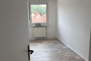 Schöne helle 3 Zimmerwohnung mit Balkon ab sofort verfügbar