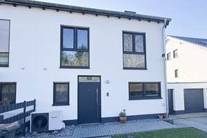 Ankommen. Durchatmen. Zuhause - viel Platz für die Familie mit Garten, Terrasse, Balkon und Garage – Weienhard 22, 53783 Eitorf – Vorschaubild 1