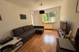 Geschmackvolle 2-Zimmer-EG-Wohnung mit Einbauküche in Schwalbach am Taunus – Spechtstr. 11, 65824 Main-Taunus-Kreis – Vorschaubild 1