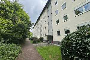 Renovierte 3-ZKB im 2.OG mit Balkon und Lift in toller Lage - Karlsruhe-Waldstadt! – Kolberger Str. 18c, 76139 Karlsruhe – Vorschaubild 1