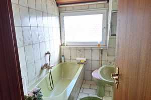 Renovierungsbedürftige DHH mit zwei getrennten Wohnungen auf schönem Grundstück mit Garten und Pool – Nürnberg – Vorschaubild 14