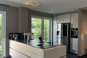 Exklusive, teilmöblierte und geräumige Neubau 3-Zimmer-Wohnung mit Balkon und EBK in Fürth – Herrnstraße 3, 90763 Nördliche Südstadt, Fürth – Vorschaubild 2
