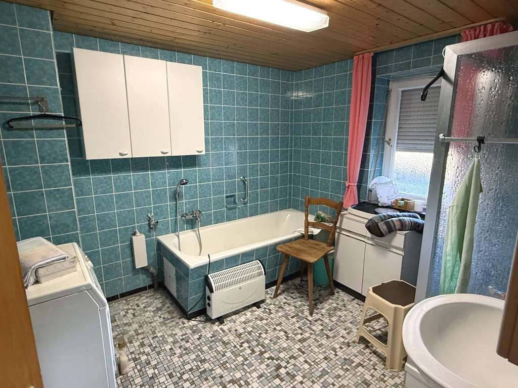 Immobilie in Stetten am kalten Markt - Ein-bis Zweifamilienhaus mit 2 Garagen + großem Garten in toller Lage - Bild 4