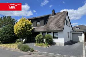 Außergewöhnliches ZFH mit Garage und idyllischem Garten in ruhiger Lage – Die vollständige Adresse der Immobilie erhältst du vom Anbieter., 51143 Zündorf, Köln – Vorschaubild 1
