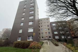 Ruhig gelegene 4-Zimmer ETW im 5. Stock mit Fahrstuhl direkt unterm sanierten Dach – Die vollständige Adresse der Immobilie erhältst du vom Anbieter., 24109 Mettenhof, Kiel – Vorschaubild 2