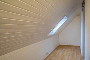 +++ renovierte DG-Maisonette - sep. Zugang - S-Blk. mit Blick ins Grüne - inkl. EBK & Kfz-Stpl. +++ – Mercatorweg 57, 70439 Stammheim-Süd, Stuttgart – Vorschaubild 20