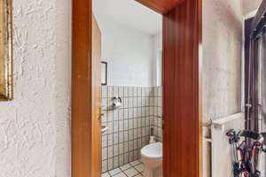 Nahe Kinzdorf -  Einfamilienhaus mit Einliegerwohnung & großem Potenzial – Am Kleinen Main 14, 63450 Südost, Hanau – Vorschaubild 10