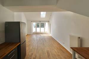 LICHTDURCHFLUTETE DACHGESCHOSSWOHNUNG MIT SONNIGER TERRASSE -  OFFENE WOHNLOUNGE -  ZENTRAL & RUHIG – Koppenstraße 25 tp, 10243 Friedrichshain, Berlin – Vorschaubild 6