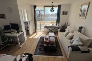 Helles Möbliertes 1-Zimmer-Apartment mit Süd-Loggia & Parkplatz – Regina-Ullmann-Straße 20, 81927 Johanneskirchen, München – Vorschaubild 1