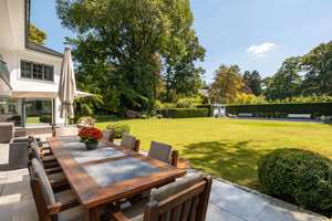 EIN STÜCK MARIENBURGER GESCHICHTE – DENKMALGESCHÜTZTE VILLA MIT POOL UND PARKÄHNLICHEM GARTEN – Die vollständige Adresse der Immobilie erhältst du vom Anbieter., 50968 Marienburg, Köln – Vorschaubild 9